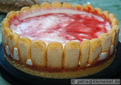 Sommerliche Erdbeer-Buttermilch-Torte