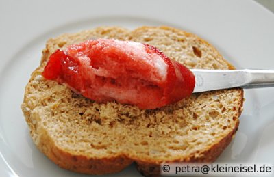 Erdbeer-Marshmellow-Brotaufstrich